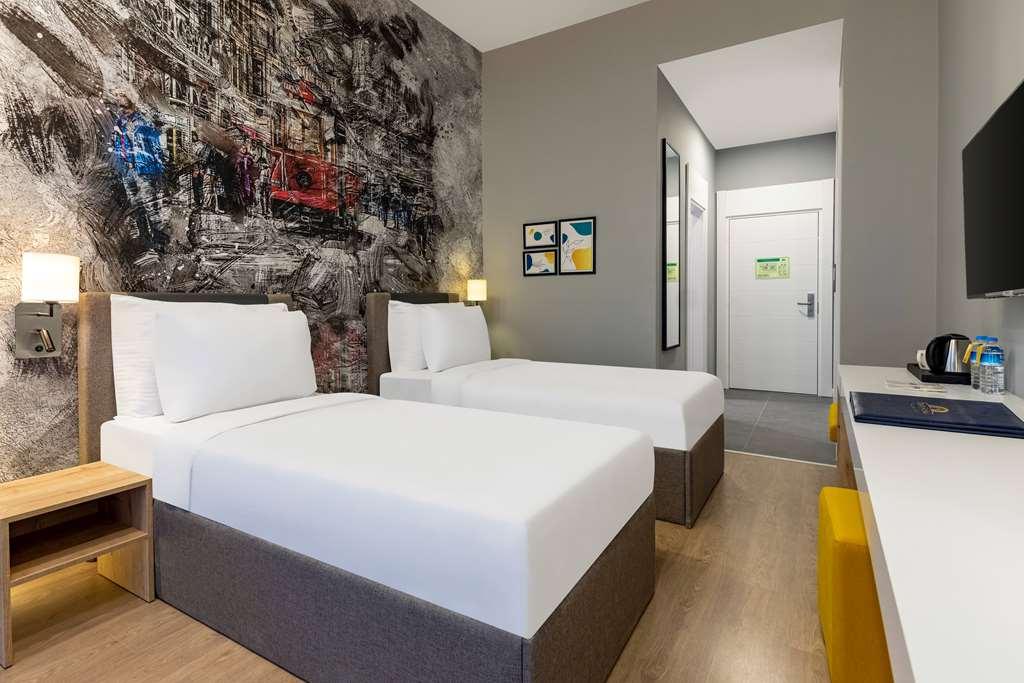 Days Inn & Suites By Wyndham Esenyurt Istanbul Room photo