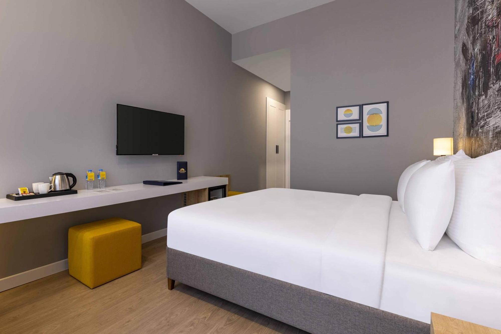 Days Inn & Suites By Wyndham Esenyurt Istanbul Exterior photo